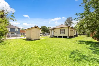 122 E Murrill Avenue, Baytown, TX 77520 - Photo 19