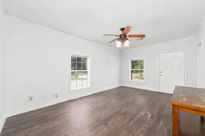 122 E Murrill Avenue, Baytown, TX 77520 - Photo 5