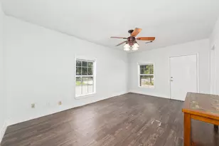 122 E Murrill Ave, Baytown, TX 77520 - Photo 5