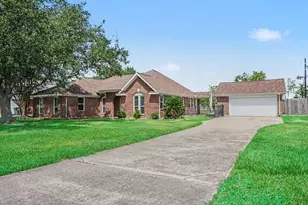 3119 Kathleen Dr, Mont Belvieu, TX 77523 - Photo 3