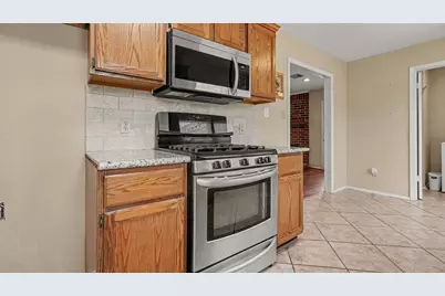3119 Kathleen Drive, Mont Belvieu, TX 77523 - Photo 9