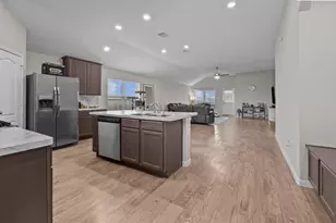 689 Forest Bend Ln, La Marque, TX 77568 - Photo 5