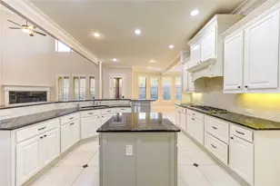 12454 Mooreknoll Ln, Houston, TX 77024 - Photo 17