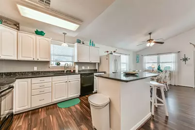 1302 Coral Way, Tiki Island, TX 77554 - Photo 13