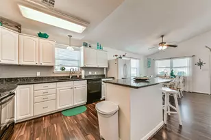 1302 Coral Way, Tiki Island, TX 77554 - Photo 13