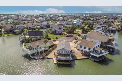 1302 Coral Way, Tiki Island, TX 77554 - Photo 1