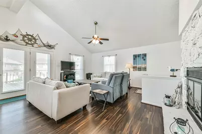 1302 Coral Way, Tiki Island, TX 77554 - Photo 11