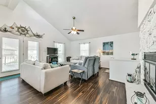 1302 Coral Way, Tiki Island, TX 77554 - Photo 11