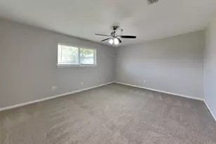 1920 Crooked Creek Ln, Pearland, TX 77581 - Photo 9