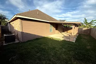 10110 Gil Jr Ln, Houston, TX 77075 - Photo 3