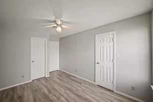 4636 Mayflower St, Houston, TX 77033 - Photo 9