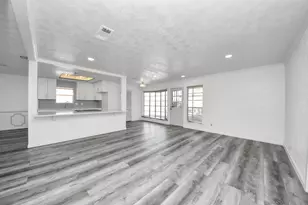 8011 La Roche Ln, Houston, TX 77036 - Photo 15