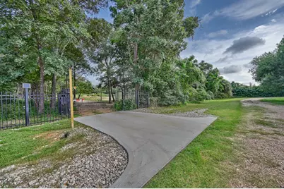 519 Sunflower Lane, New Ulm, TX 78950 - Photo 5