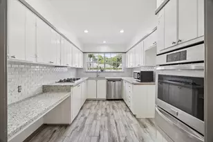 10807 Beinhorn Rd, Houston, TX 77024 - Photo 7