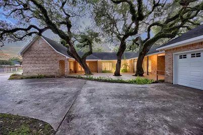 102 Creek Bend Lane, Columbus, TX 78934 - Photo 1