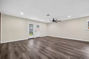 4421 Waycross Dr, Houston, TX 77035 - Photo 9