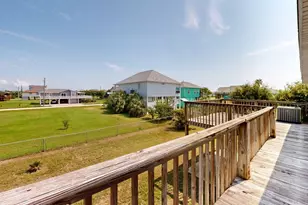 970 Gulfview Dr, Crystal Beach, TX 77650 - Photo 37