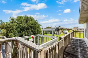970 Gulfview Dr, Crystal Beach, TX 77650 - Photo 33