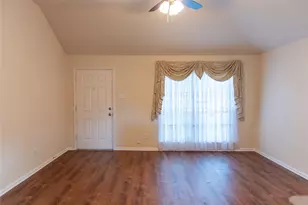 10214 Mills Run Dr, Houston, TX 77070 - Photo 5
