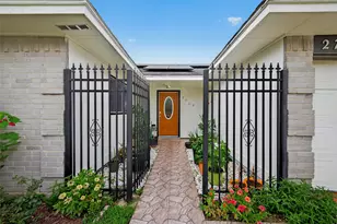 2719 Flintrock Cir, Houston, TX 77067 - Photo 3