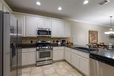 27 Umbria Lane, The Woodlands, TX 77382 - Photo 11