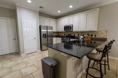 27 Umbria Lane, The Woodlands, TX 77382 - Photo 9