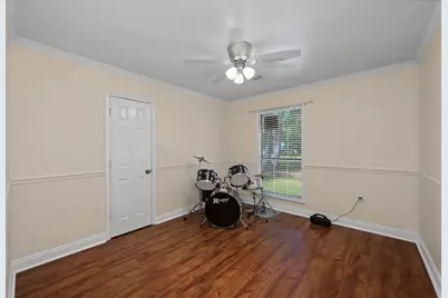 10985 Woods Lane, Cleveland, TX 77328 - Photo 17