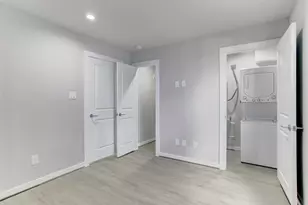 645 E 11th 1/2 St, Houston, TX 77008 - Photo 3