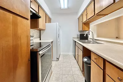 3075 Walnut Bend Lane #22, Houston, TX 77042 - Photo 9