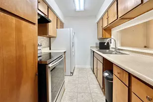 3075 Walnut Bend Ln, Houston, TX 77042 - Photo 9