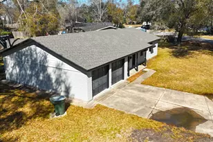 390 Bradford Dr, Beaumont, TX 77707 - Photo 7