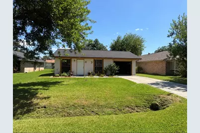 610 N 13th Street, La Porte, TX 77571 - Photo 1