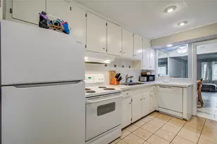 11609 Chimney Rock Rd, Houston, TX 77035 - Photo 7