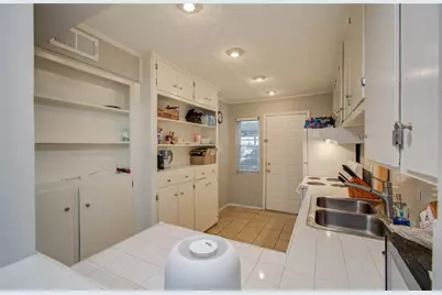 11609 Chimney Rock Road #B, Houston, TX 77035 - Photo 9