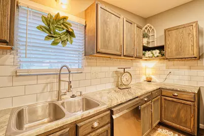 21702 Island Lake Loop E, Humble, TX 77338 - Photo 5