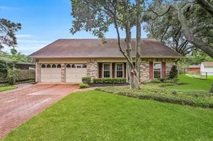 912 Oak Vista Ct, Friendswood, TX 77546 - Photo 1