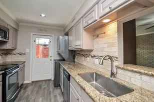 13074 Trail Hollow Dr, Houston, TX 77079 - Photo 17