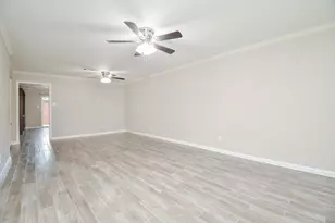 13074 Trail Hollow Dr, Houston, TX 77079 - Photo 7