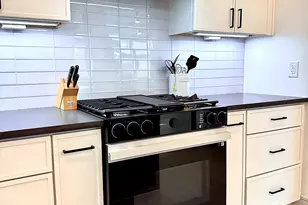 9822 Oak Point Dr, Houston, TX 77055 - Photo 17