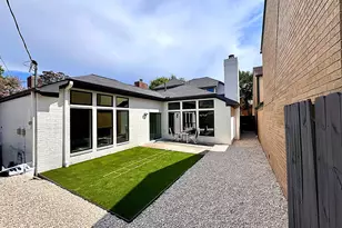 9822 Oak Point Dr, Houston, TX 77055 - Photo 11