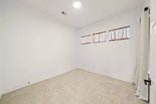 2416 Sumpter St, Houston, TX 77026 - Photo 11