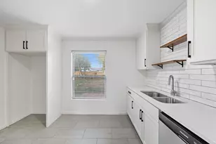 61 Trenwood Ln, Houston, TX 77022 - Photo 5