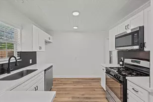 4501 E 38th St, Dickinson, TX 77539 - Photo 9