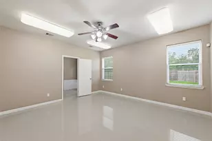 8234 Hall View Dr, Houston, TX 77075 - Photo 17