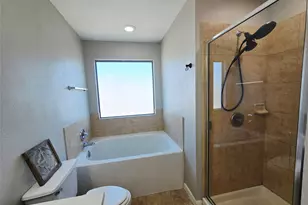 1011 Larks Trace Ln, Houston, TX 77090 - Photo 23