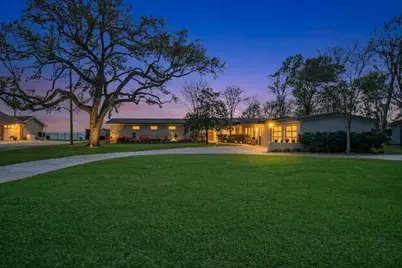 138 N Burnett Drive, Baytown, TX 77520 - Photo 3