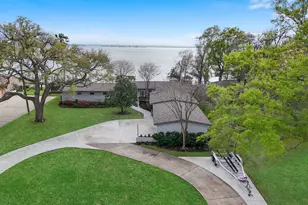 138 N Burnett Dr, Baytown, TX 77520 - Photo 1