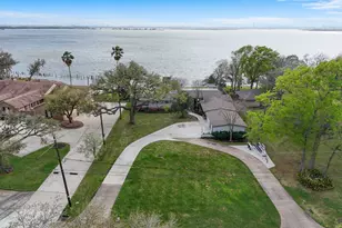 138 N Burnett Dr, Baytown, TX 77520 - Photo 31