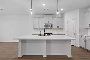 7811 Topaz Ridge Dr, Angleton, TX 77515 - Photo 3