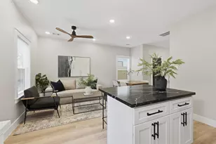 4719 Mallow St, Houston, TX 77033 - Photo 11